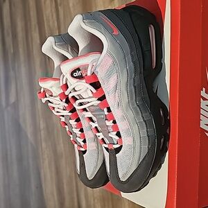 Air Max 95 OG (size 8) Solar Red